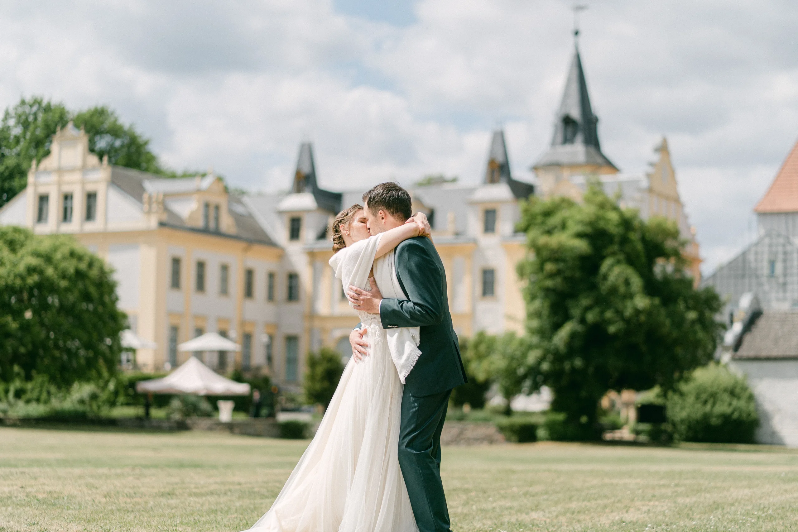 Couple in front of Schloss Liebenberg — best wedding venues in Germany
