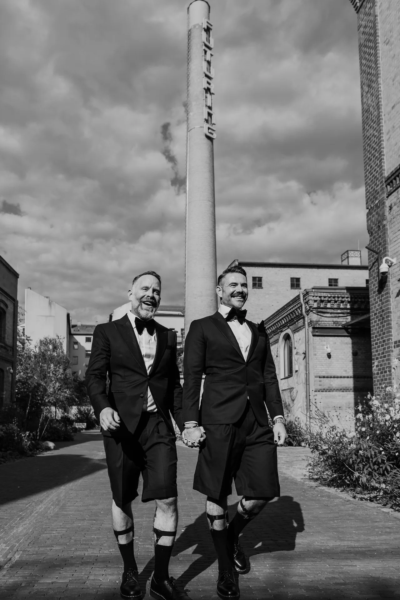 Wedding ceremony in the artfully lit DEEP Berlin